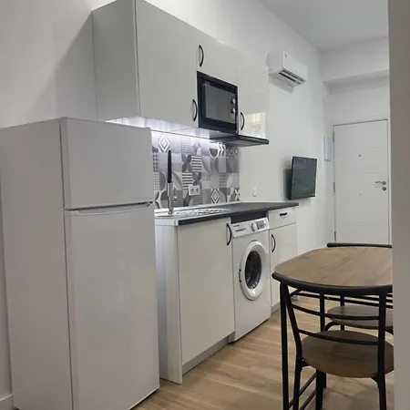 Zona 1 Justo Al Lado De Laestacion De Tren Y Bus Maria Zambrano マラガ