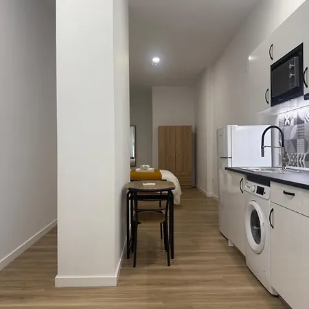 Zona 1 Justo Al Lado De Laestacion De Tren Y Bus Maria Zambrano アパート マラガ